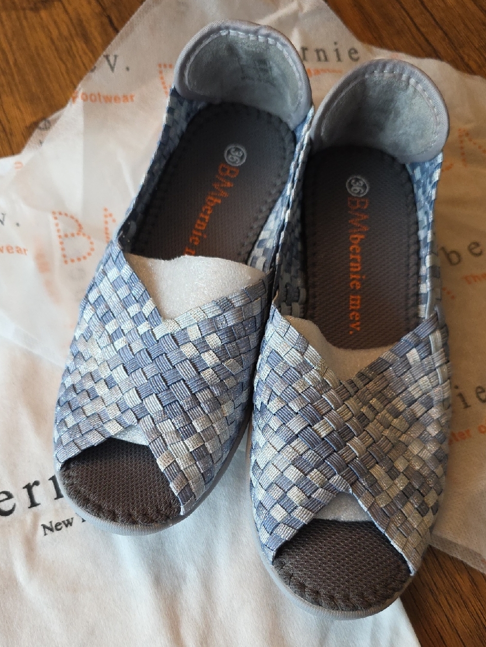 bernie mev. Dream Cloud Shimmer Peep-Toe Flats Metallic Blue & Silver